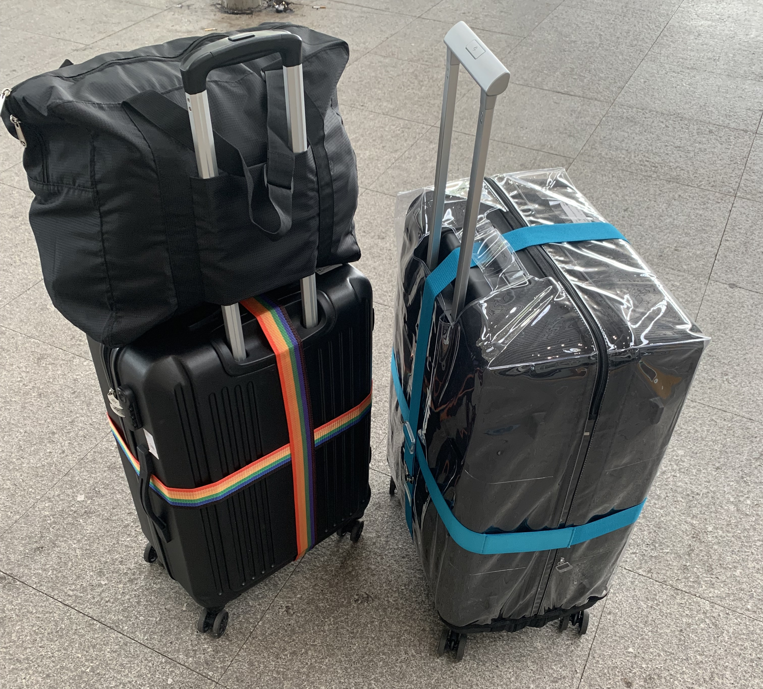 两个行李箱